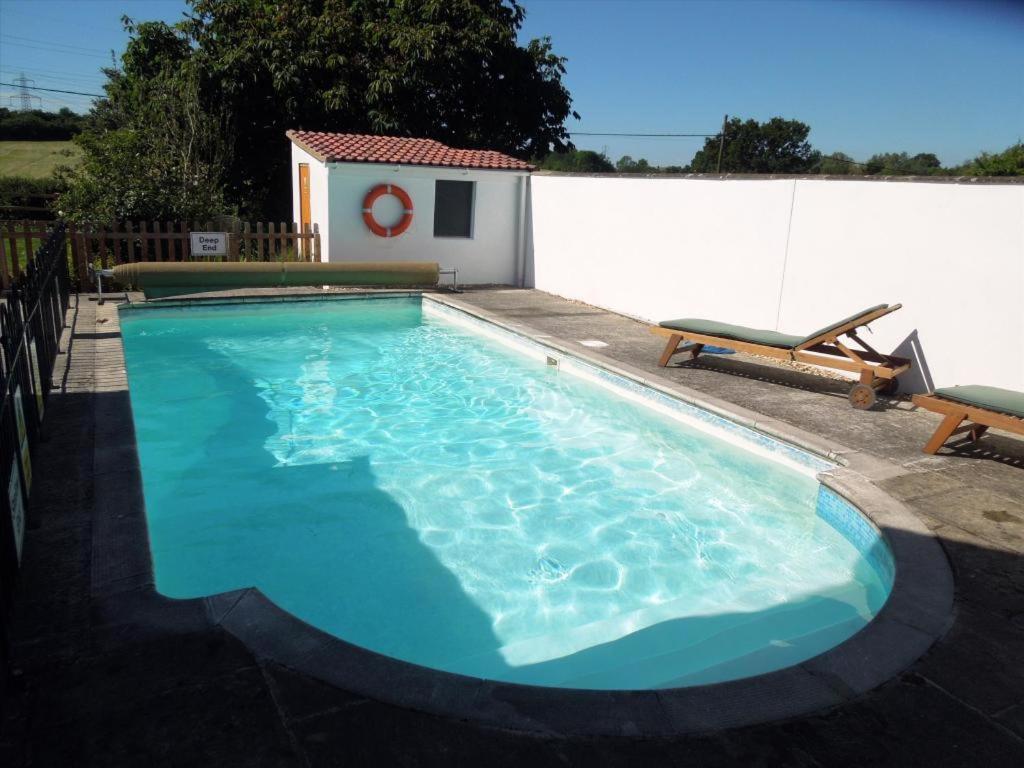 Beautiful 2 Bedroom Guest House With Private Pool In Lacock, Wiltshire Exterior foto